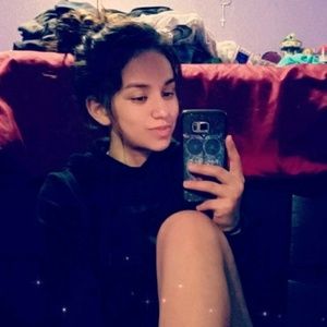 Meet your Posher, Desiree